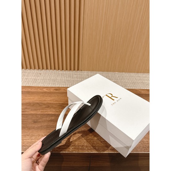 MM6 slippers