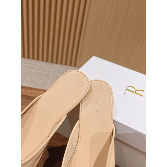 MM6 slippers