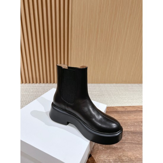 The row boots