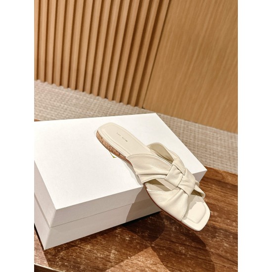 MM6 slippers