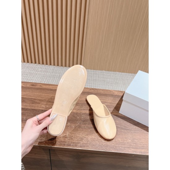 MM6 slippers