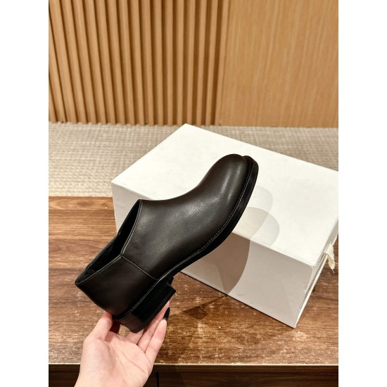 The row boots