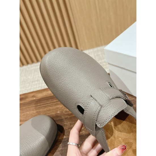 MM6 slippers