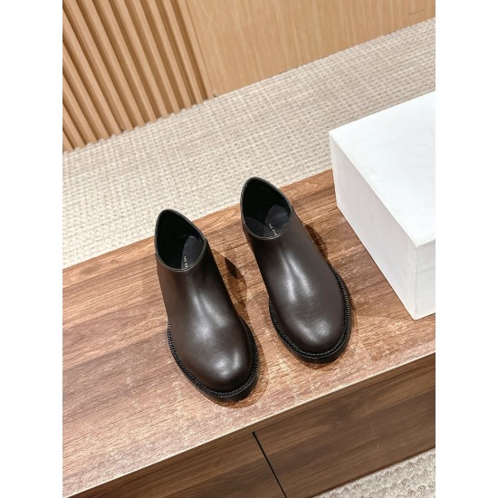 The row boots