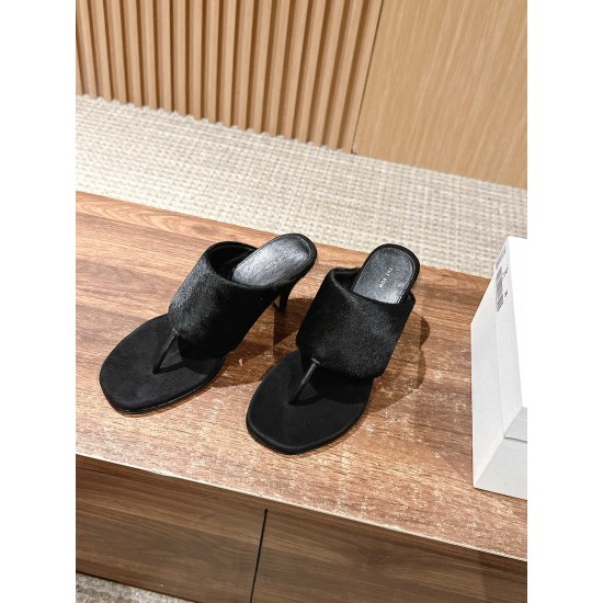 MM6 slippers