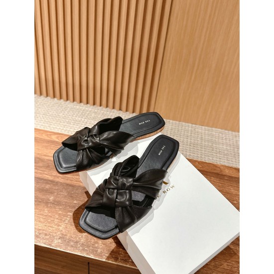 MM6 slippers