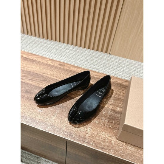 MM6 sandals