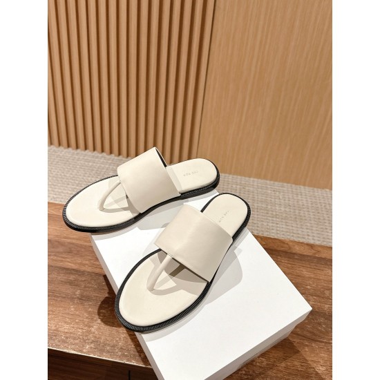 MM6 slippers