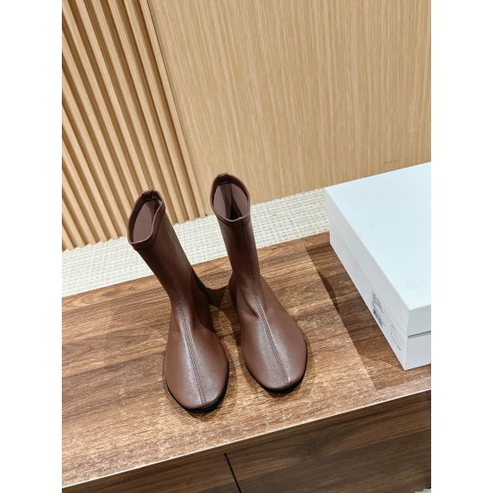The row boots