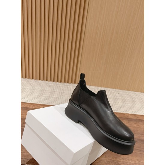 The row boots