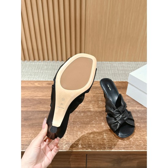 MM6 slippers