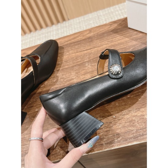 MM6 sandals