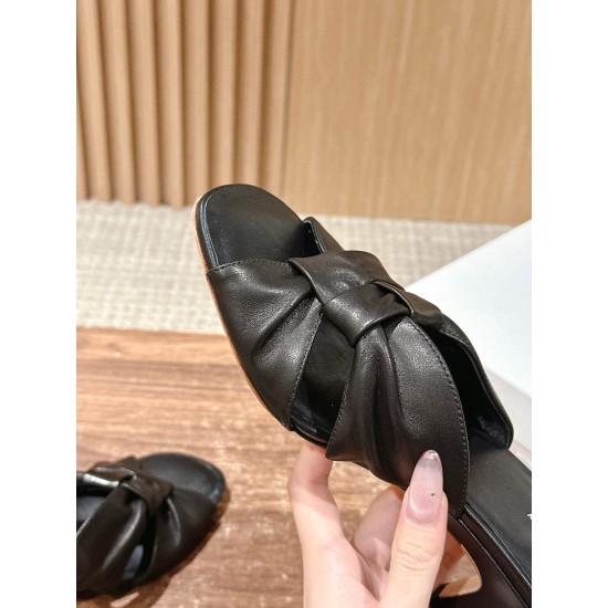 MM6 slippers