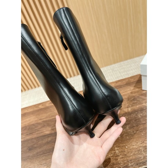 The row boots