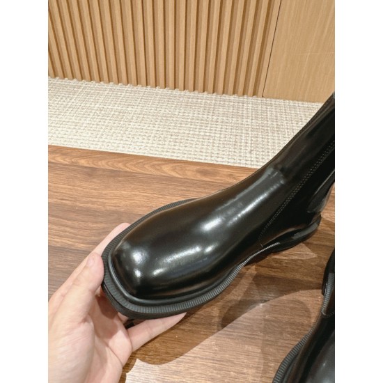 The row boots