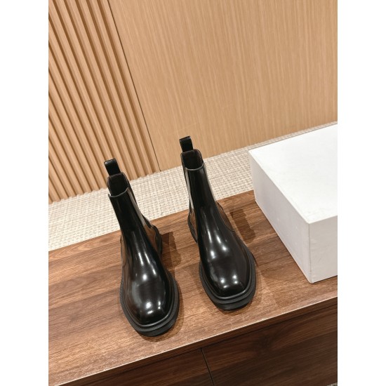 The row boots