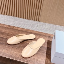 MM6 slippers