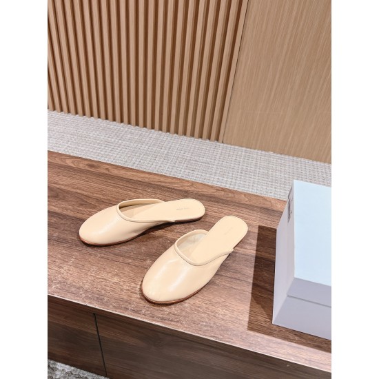 MM6 slippers