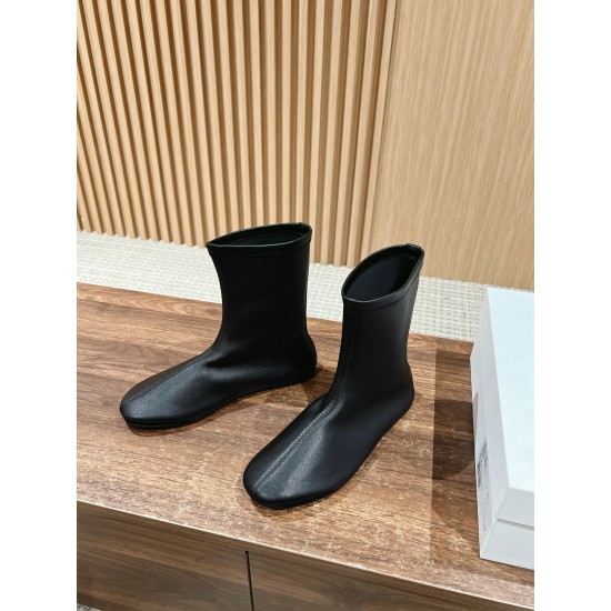 The row boots