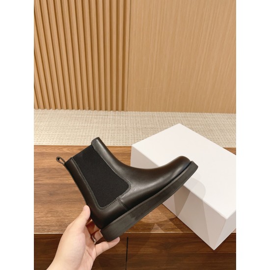 The row boots