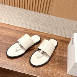 MM6 slippers