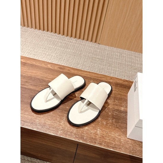 MM6 slippers