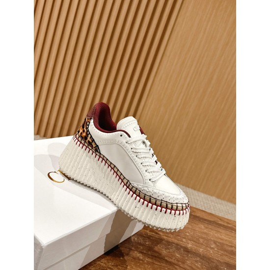  white sneakers 