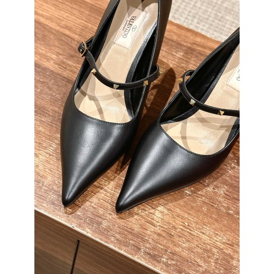 high-heeled shoes