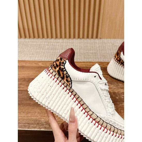  white sneakers 
