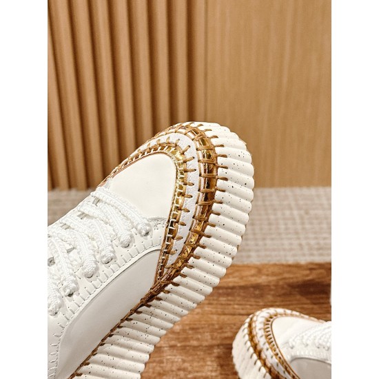  white sneakers 