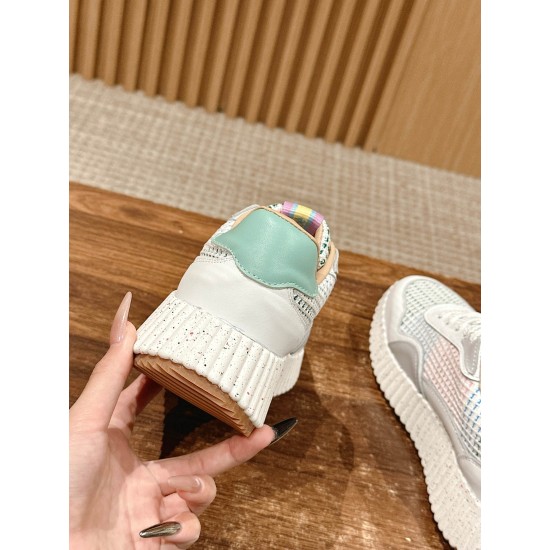  white sneakers 