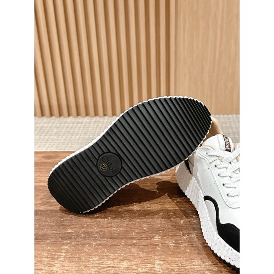  white sneakers 