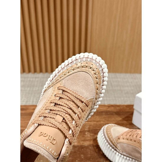  white sneakers 