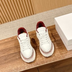  white sneakers 
