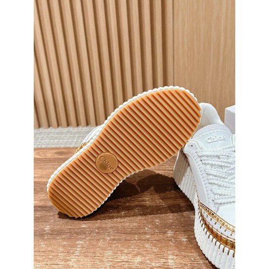  white sneakers 