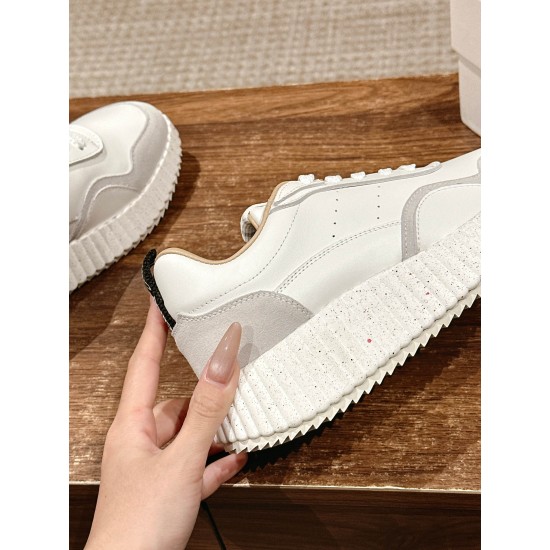  white sneakers 