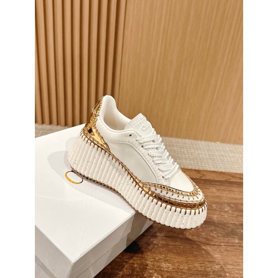  white sneakers 