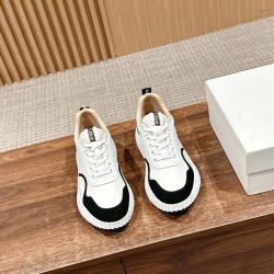  white sneakers 