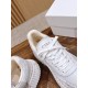  white sneakers 