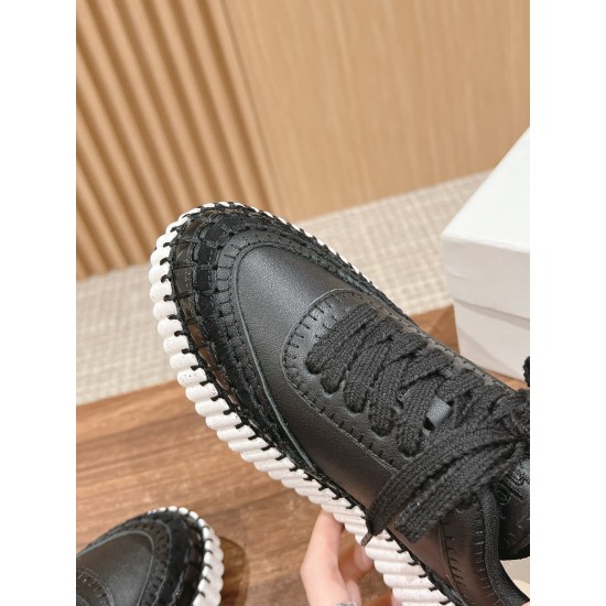  white sneakers 