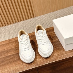  white sneakers 