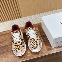  white sneakers 