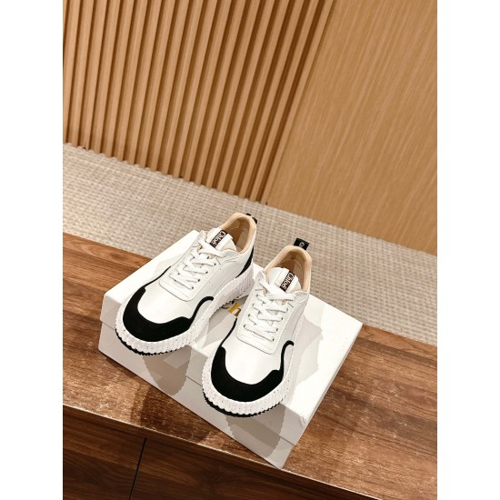  white sneakers 