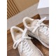  white sneakers 