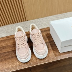  white sneakers 