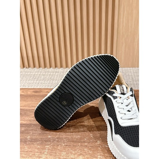  white sneakers 
