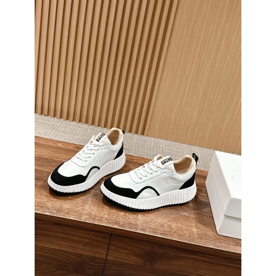  white sneakers 