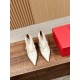 high-heeled shoes