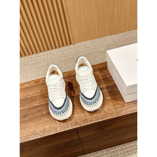  white sneakers 