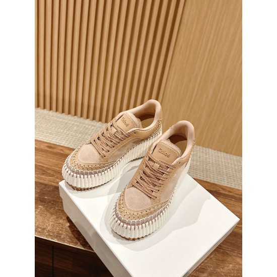  white sneakers 